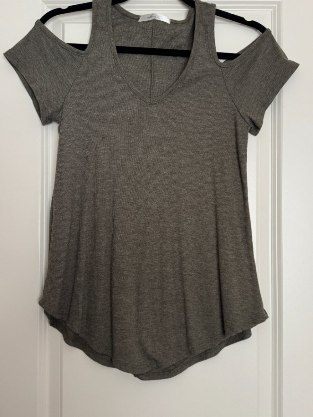 Gaze USA Olive Cold Shoulder V-Neck Top Size S